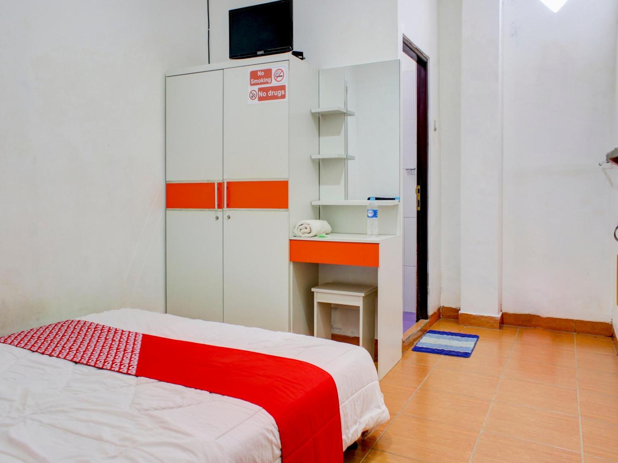 Oyo 3855 Homestay Semata Wayang Syariah Banjarbaru Buitenkant foto